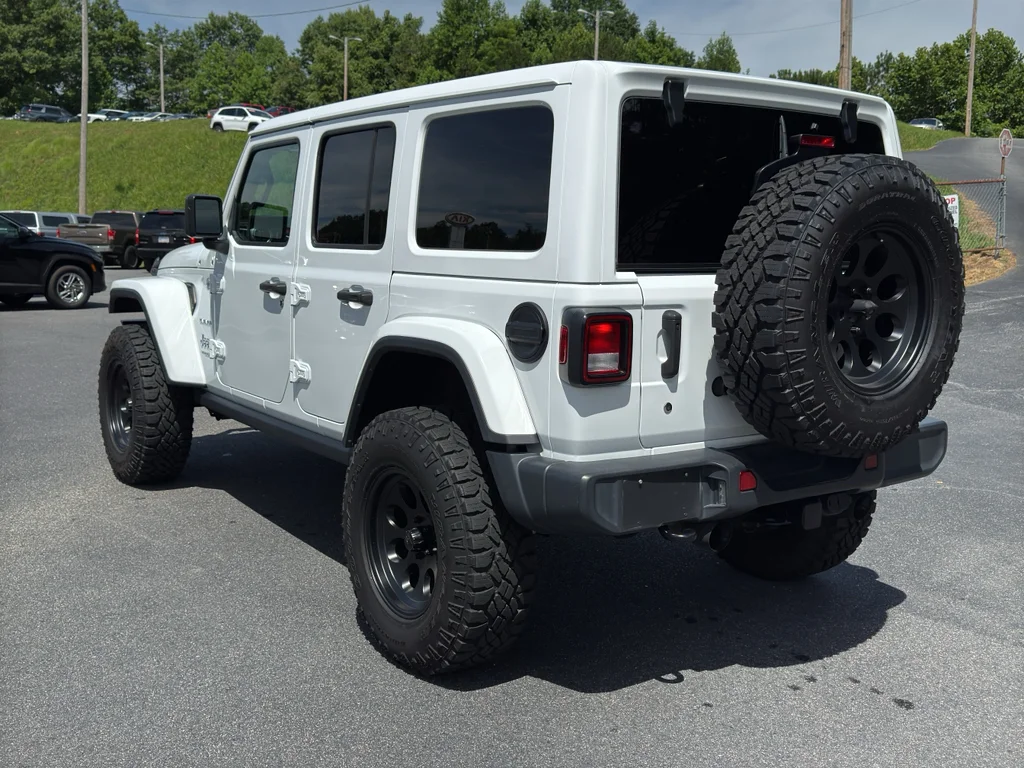Used 2019 Bright White Clearcoat Jeep Sahara image 19