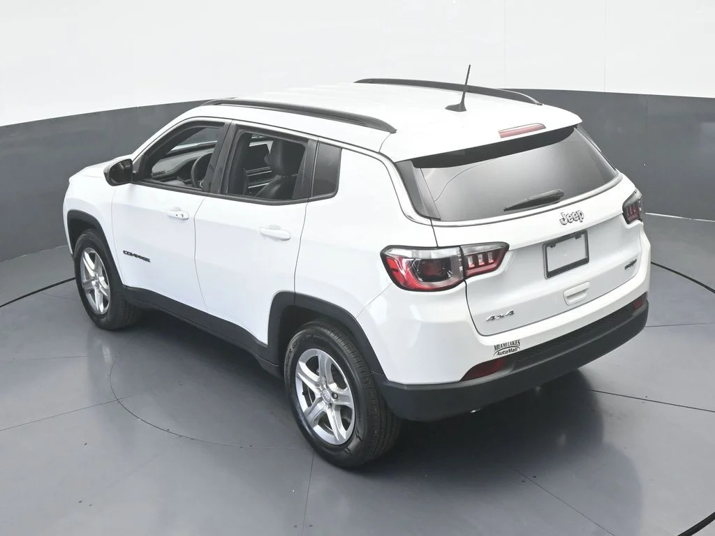 Used 2023 Bright White Clearcoat Jeep Latitude image 45