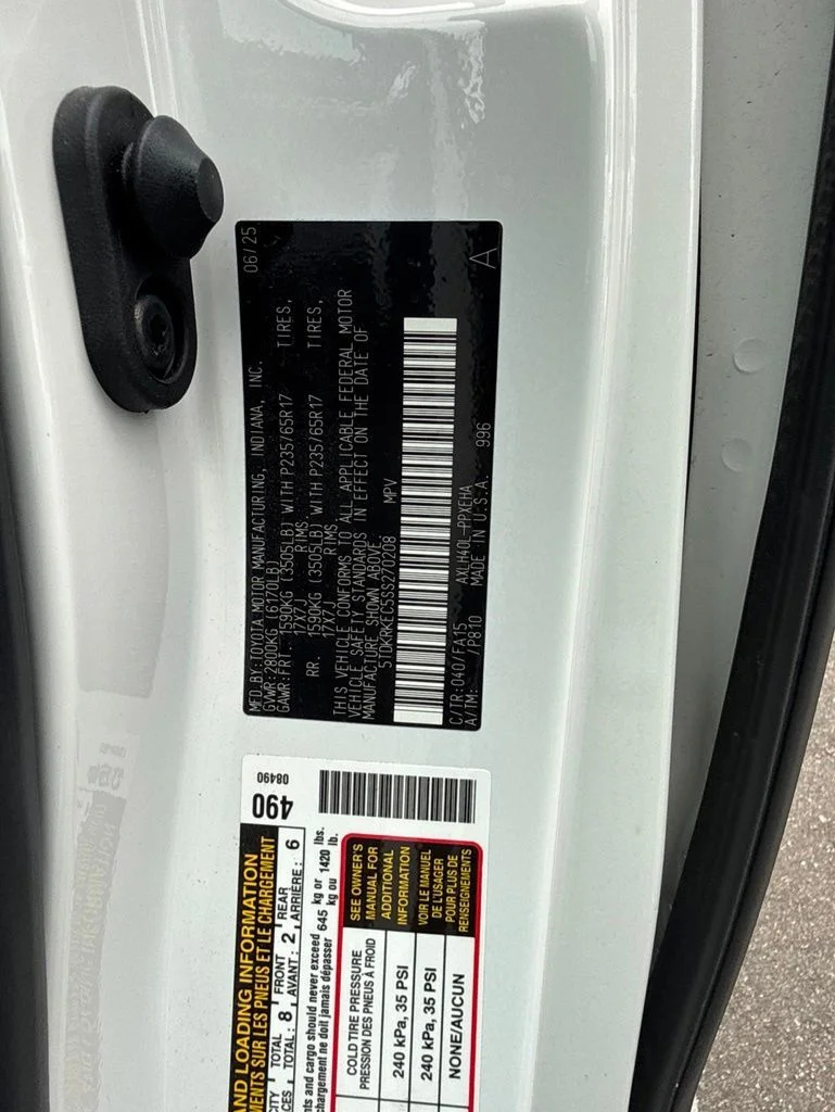 Used 2025 White Toyota LE image 30