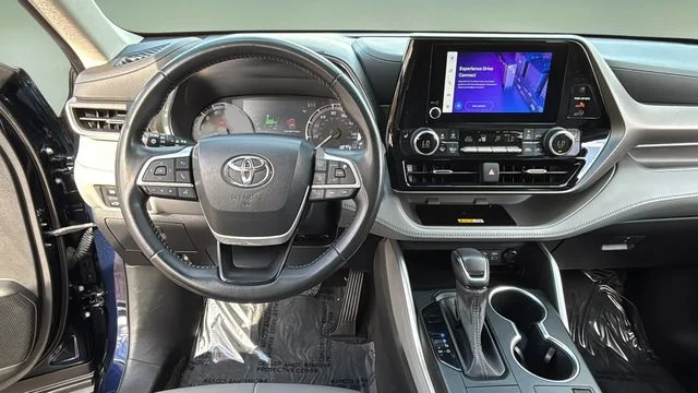 Used 2023  Toyota XLE image 9