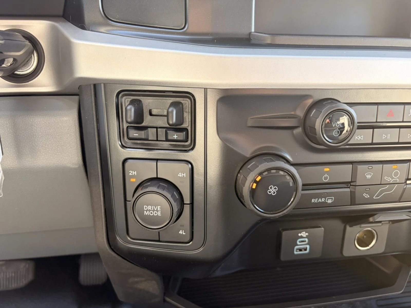 New 2027 Oxford White Ford XL image 21