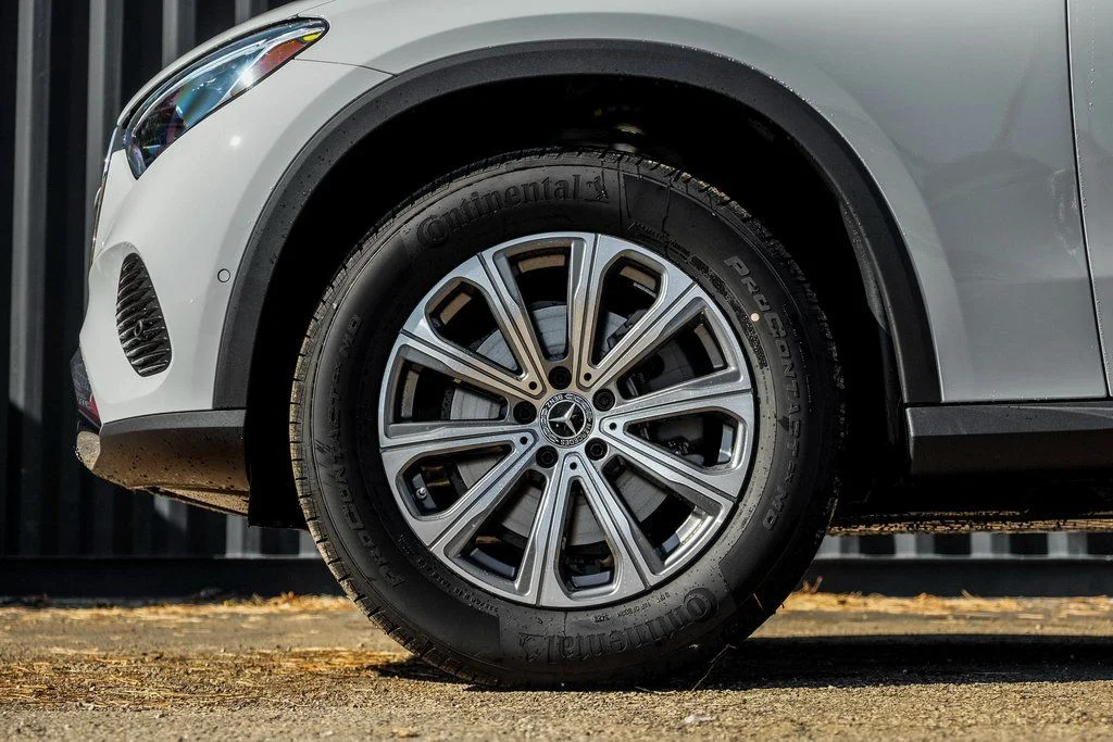 Certified Used 2026  Mercedes-Benz GLC 300 image 4