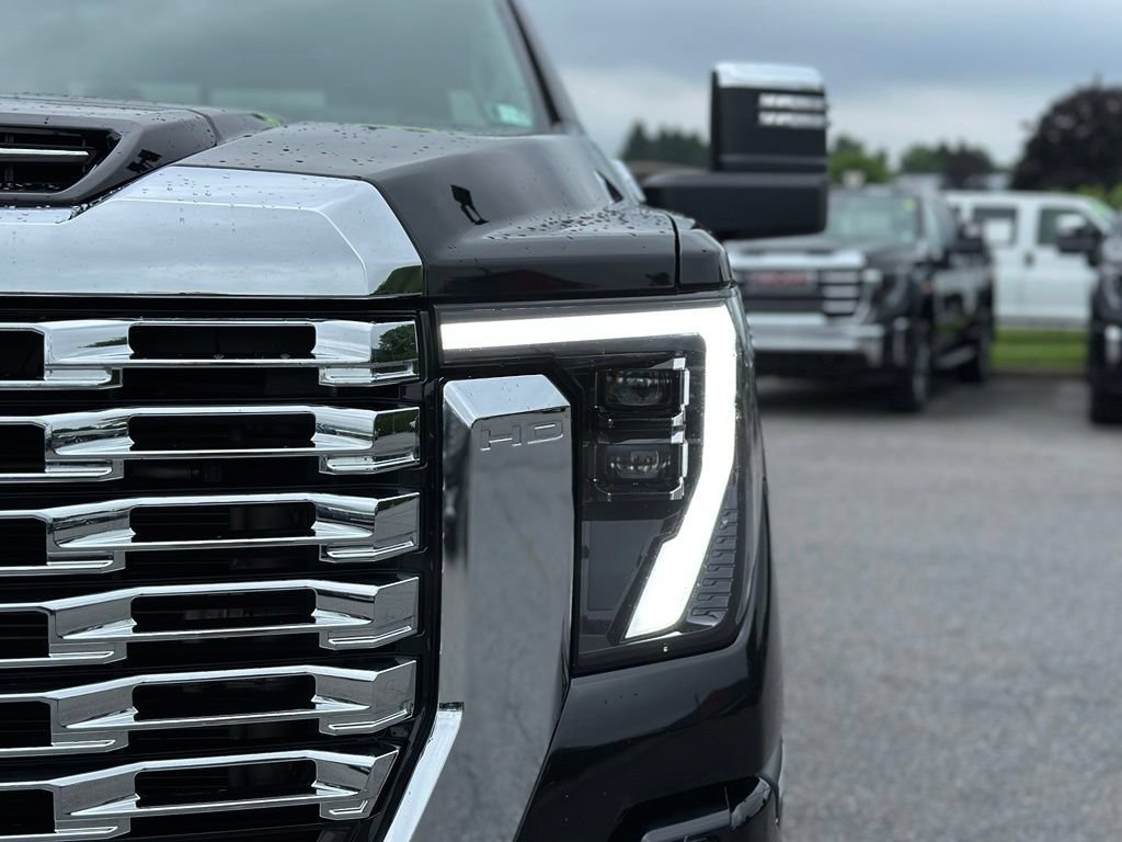 Used 2024 Onyx Black GMC Denali image 40