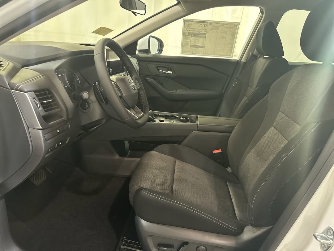 2026 Nissan Rogue SV - Photo 13