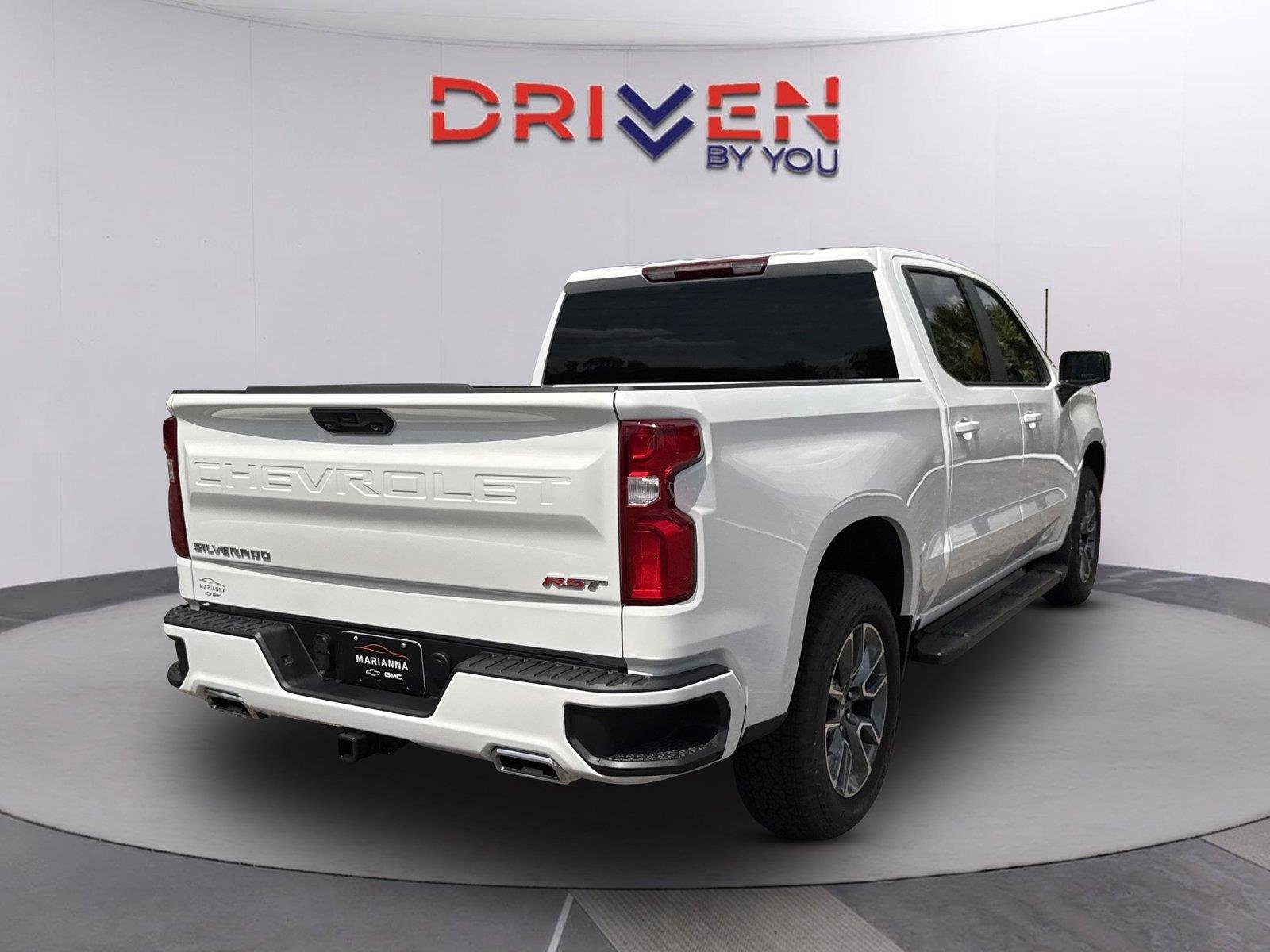 New 2026 Summit White Chevrolet RST image 4