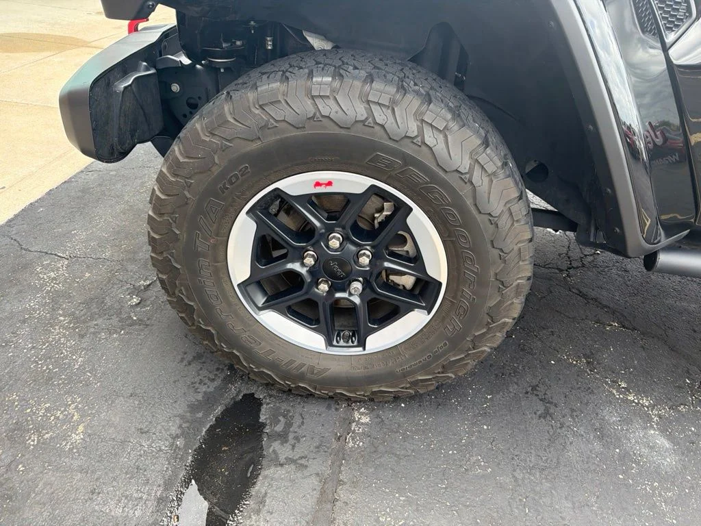 Used 2022 Black Jeep Unlimited Rubicon image 2