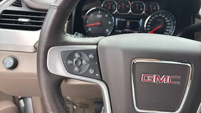 Used 2017 WHITE FROST TRICOAT GMC SLT image 23
