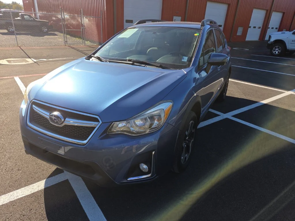 Used 2017 Blue Subaru 2.0i Limited image 3