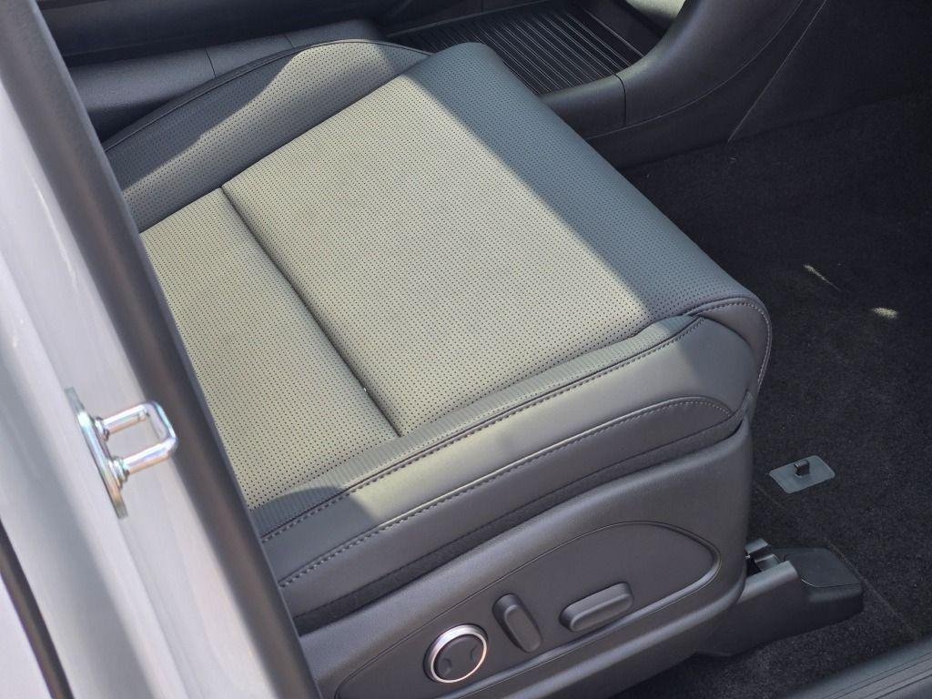 New 2026 White Pearl Hyundai SEL Premium 7P image 7