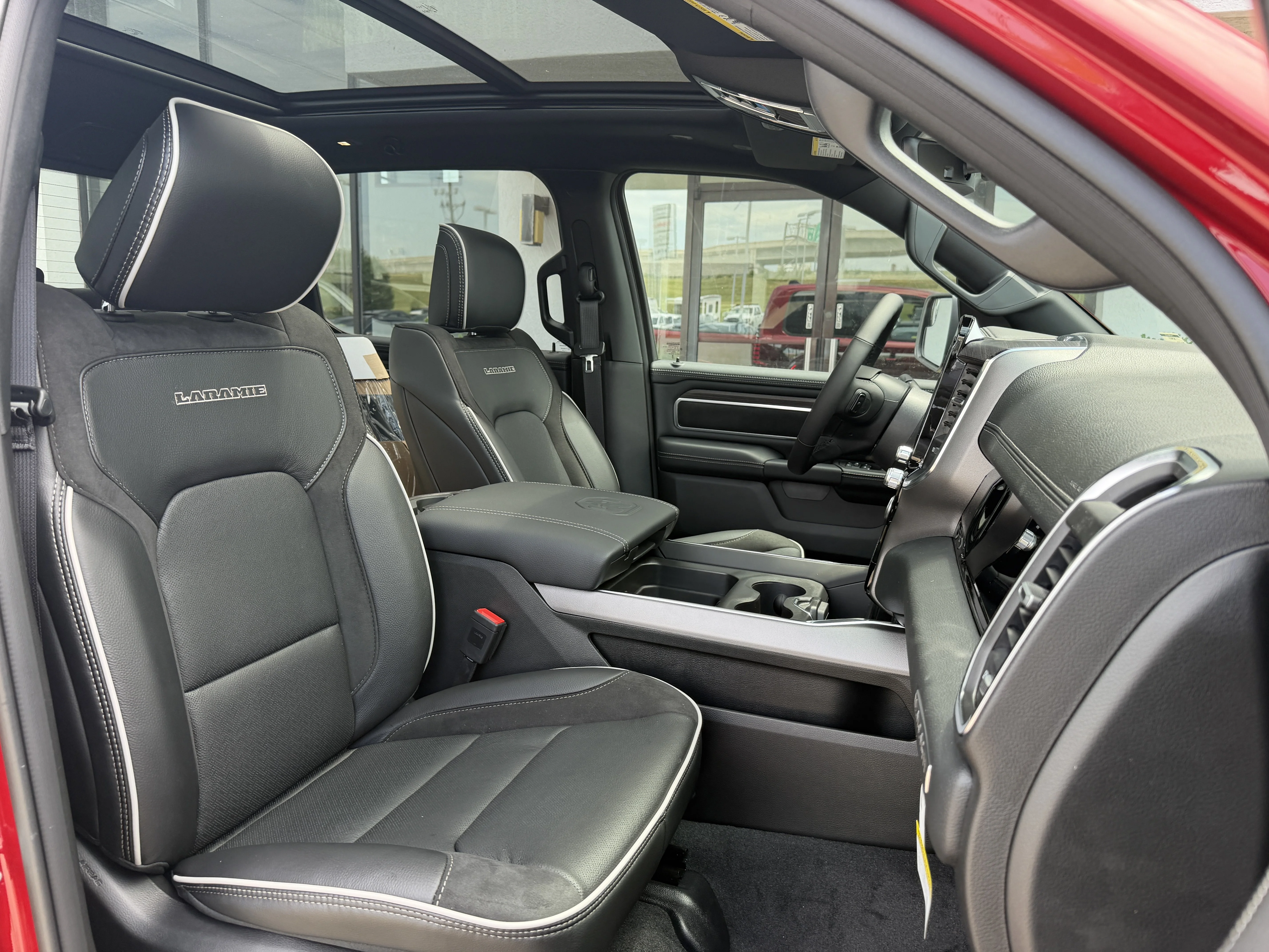 New 2026 Molten Red Pearl-Coat Exterior Paint RAM Laramie image 28