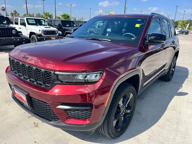 Used 2025 Red Jeep Altitude X image 3