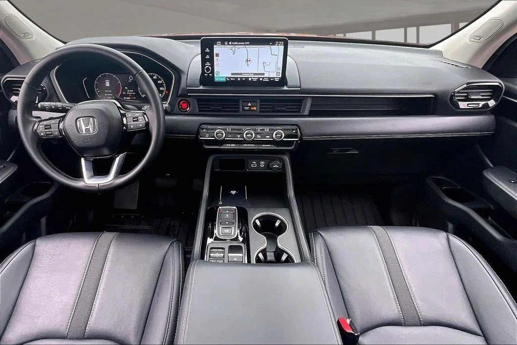 Used 2025 Red Honda Touring image 7