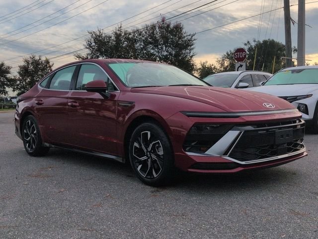 Certified Used 2025 Red Hyundai SEL image 3