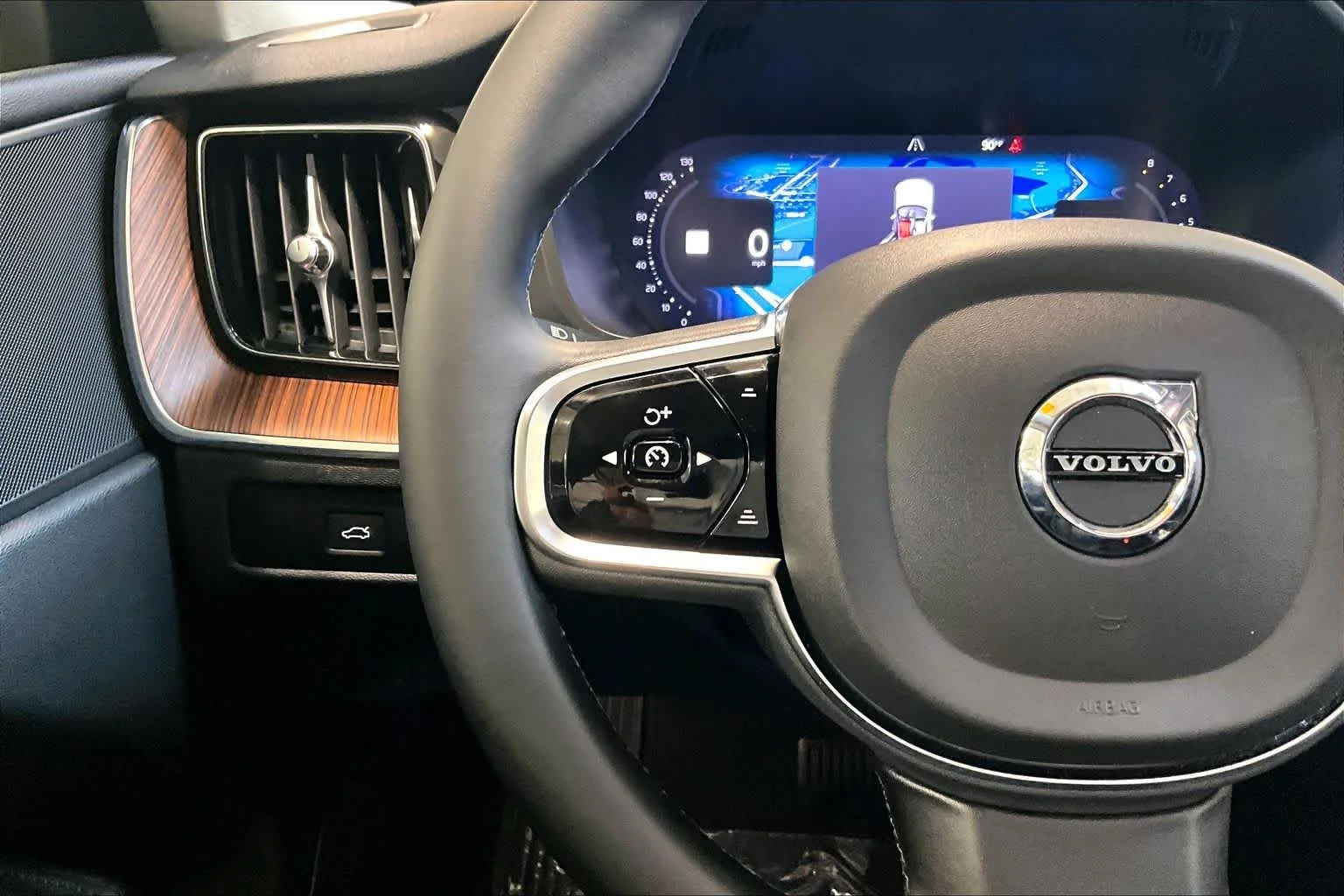 Used 2024 Onyx Black Metallic Volvo Plus Dark Theme image 23