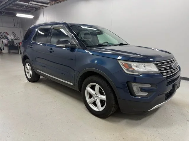 Used 2017 Blue Ford XLT image 3