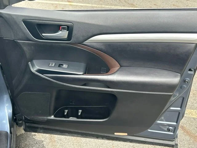 Used 2019 Blue Toyota XLE image 21