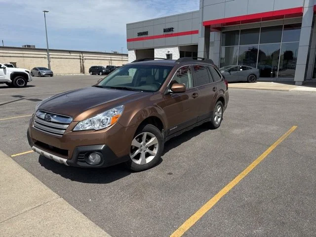 Used 2013 Tan Subaru 2.5i image 1