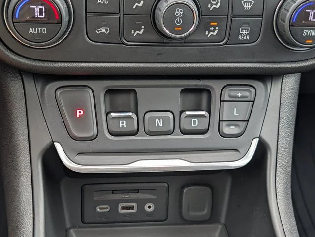 Used 2018 Quartz GMC Denali image 22