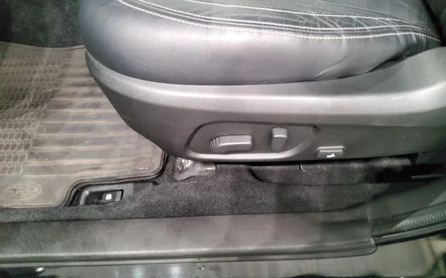 Used 2018 Black Subaru 2.5i Limited image 27