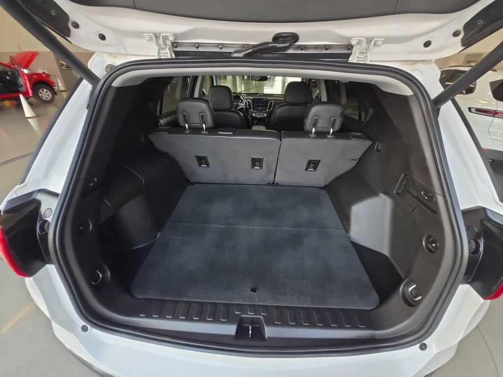 Used 2020 IRIDESCENT PEARL TRICOAT Chevrolet Premier image 23
