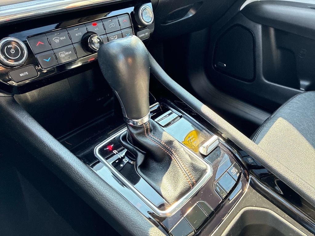 Used 2022 White Jeep Limited image 29