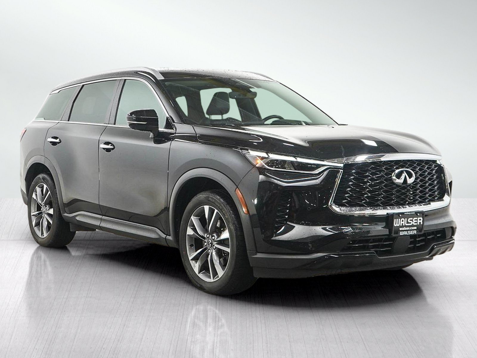 Used 2023 Mineral Black INFINITI LUXE image 7