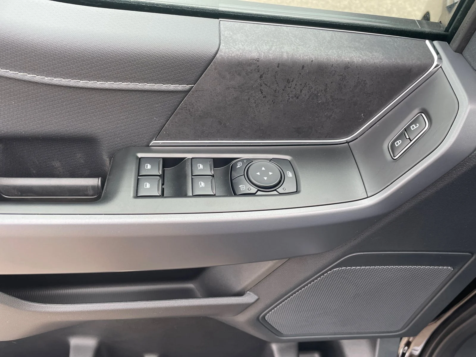 New 2026 Agate Black Metallic Ford XLT image 17