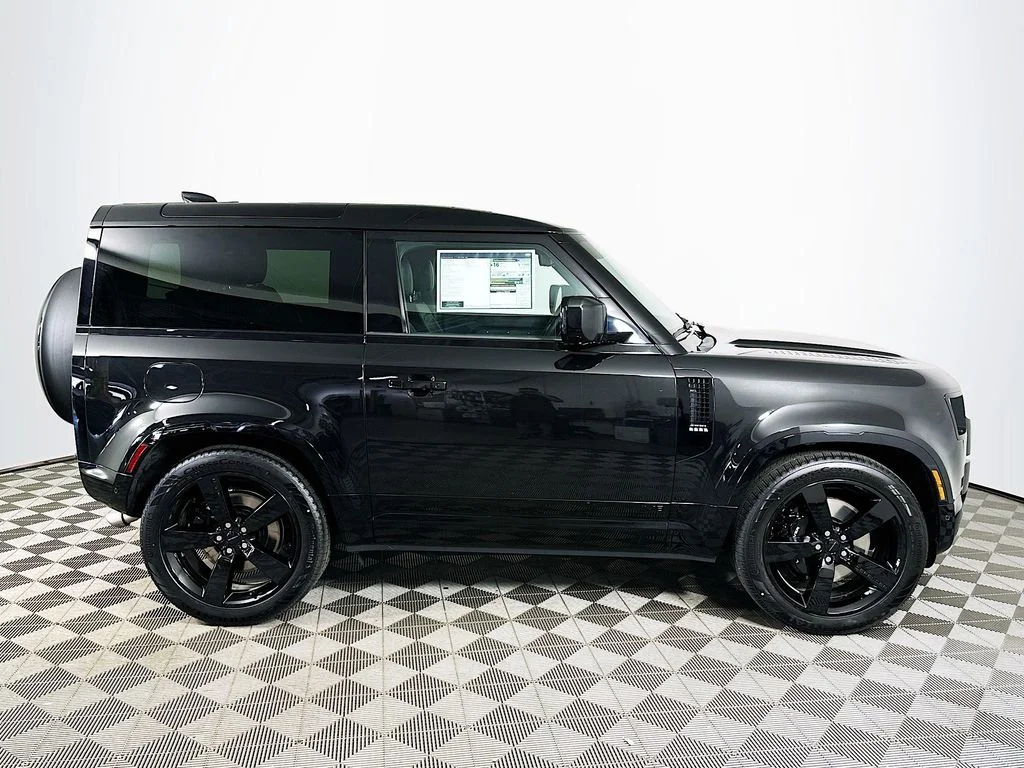 New 2026 Santorini Black Land Rover V8 image 4