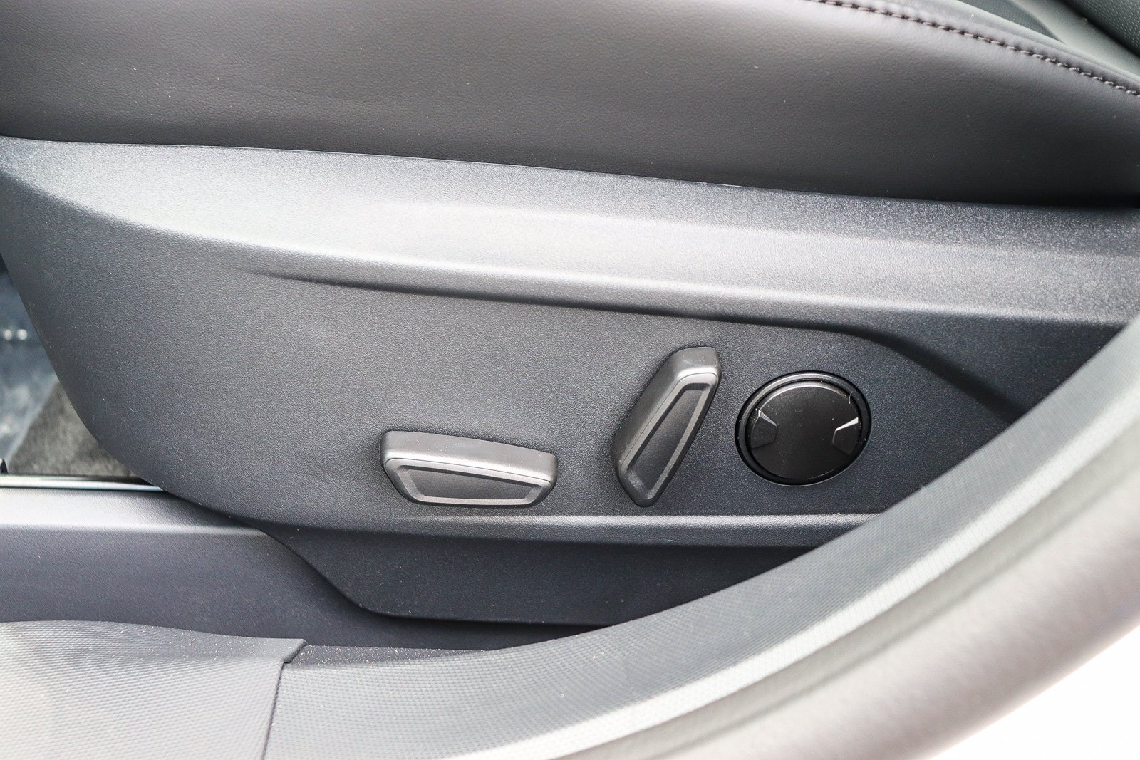 New 2026 Star White Metallic Tri-coat Ford Premium image 23