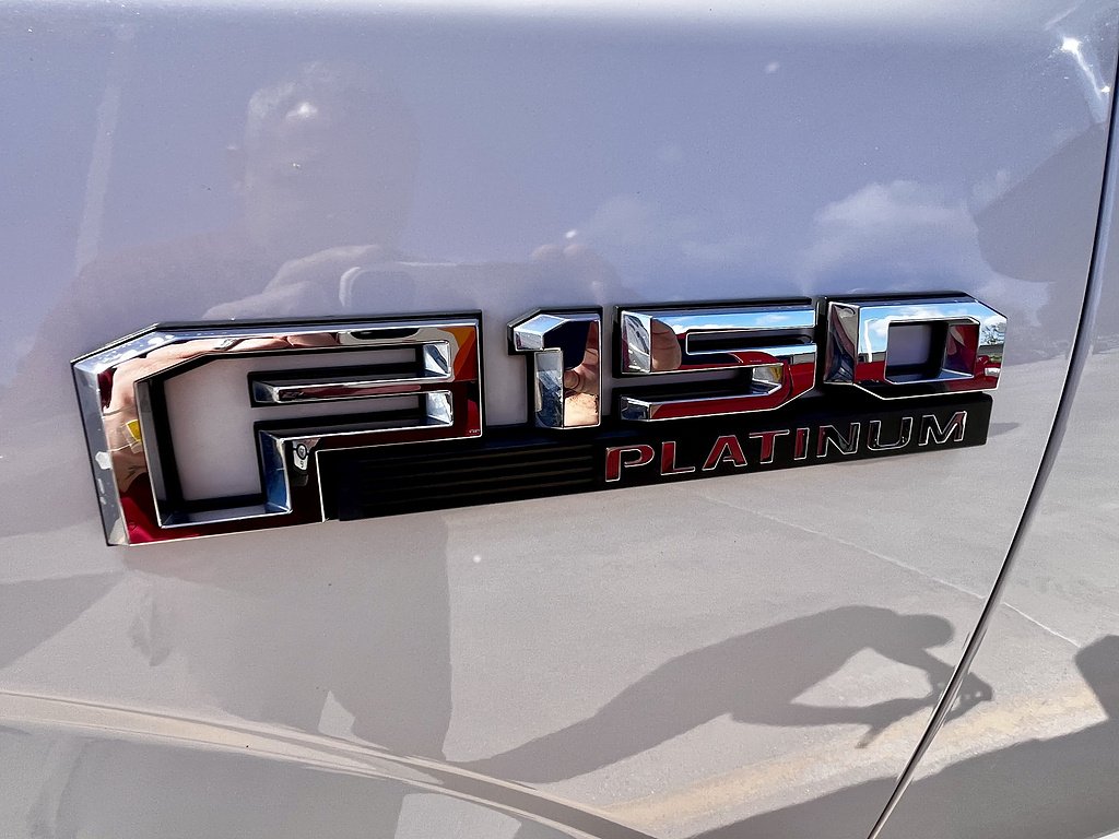 Used 2018 White Platinum Metallic Tri-Coat Ford Platinum image 8
