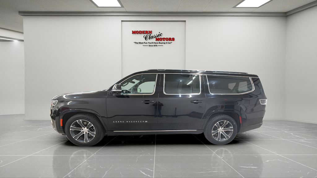 Used 2024 Black Jeep L image 4