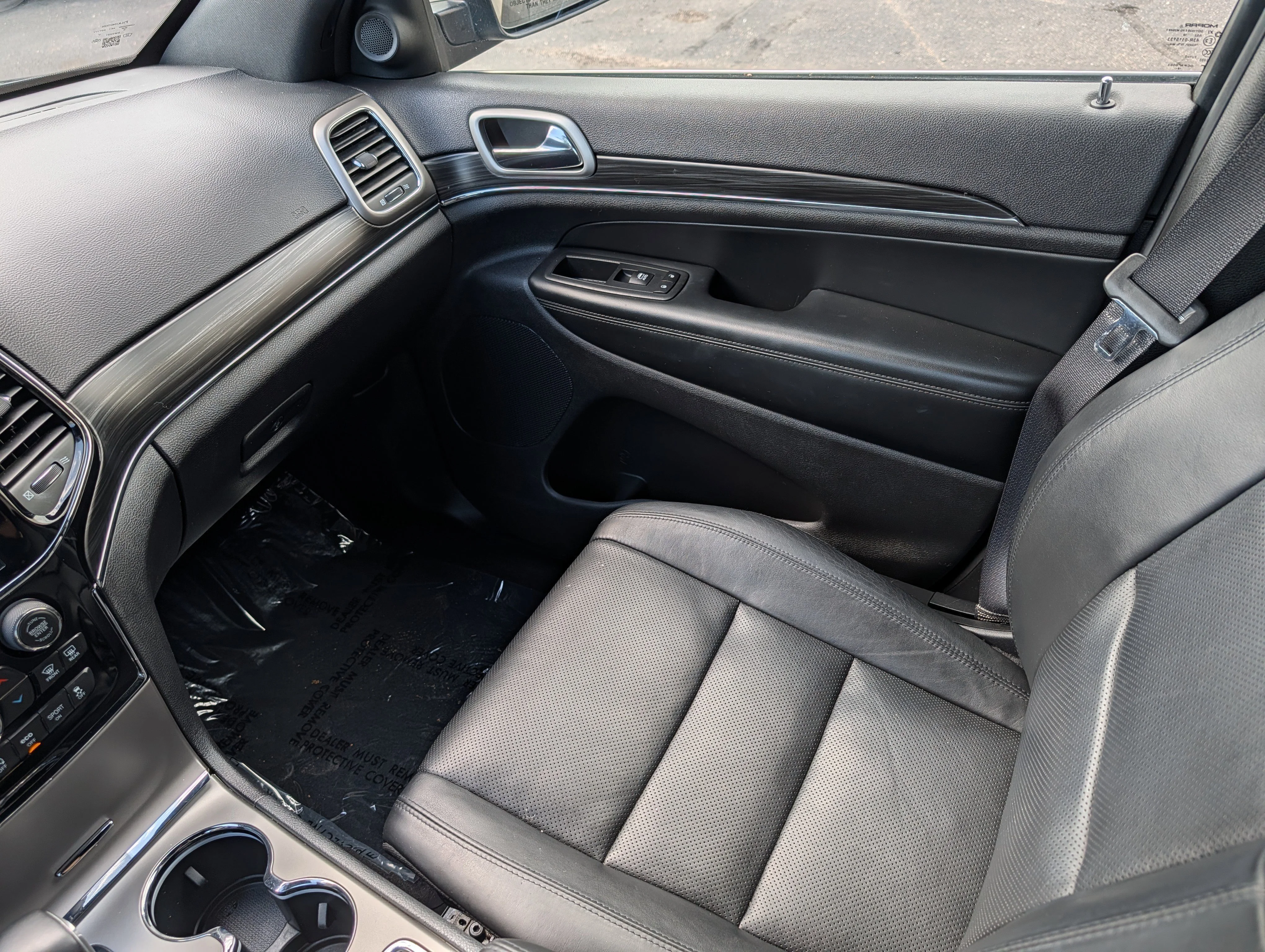 Used 2019 Diamond Black Crystal Pearlcoat Jeep Limited image 14
