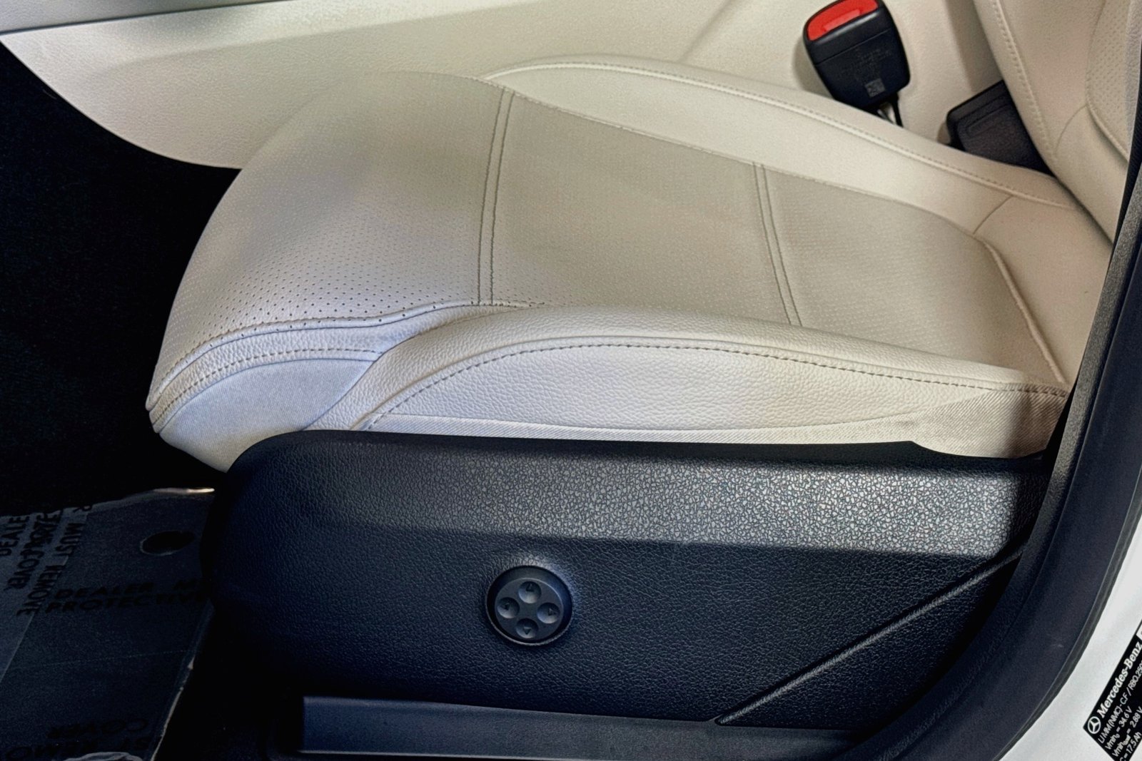 Certified Used 2026 Polar White Mercedes-Benz GLC 300 image 18