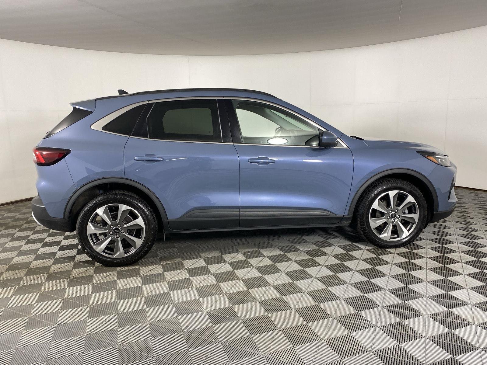 Used 2023 Vapor Blue Ford Platinum image 11