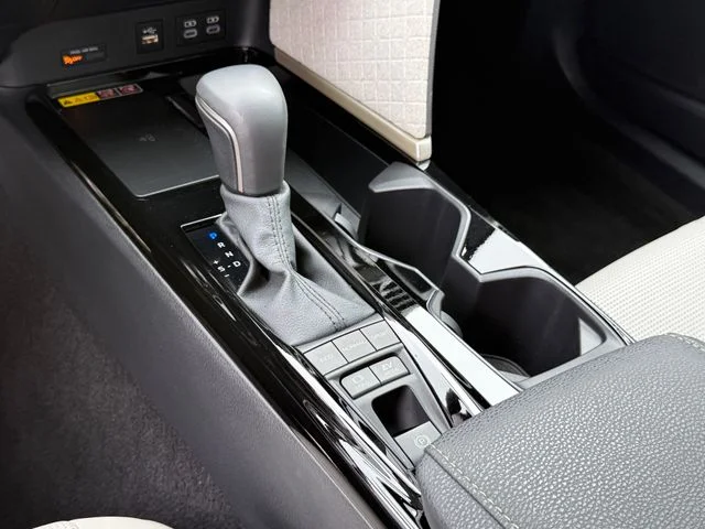 Used 2025  Toyota XLE image 22