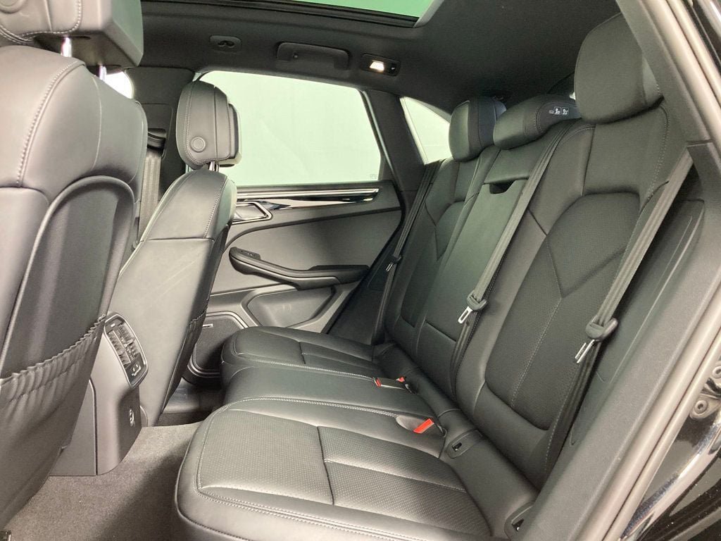 2026 Porsche Macan T - Photo 19