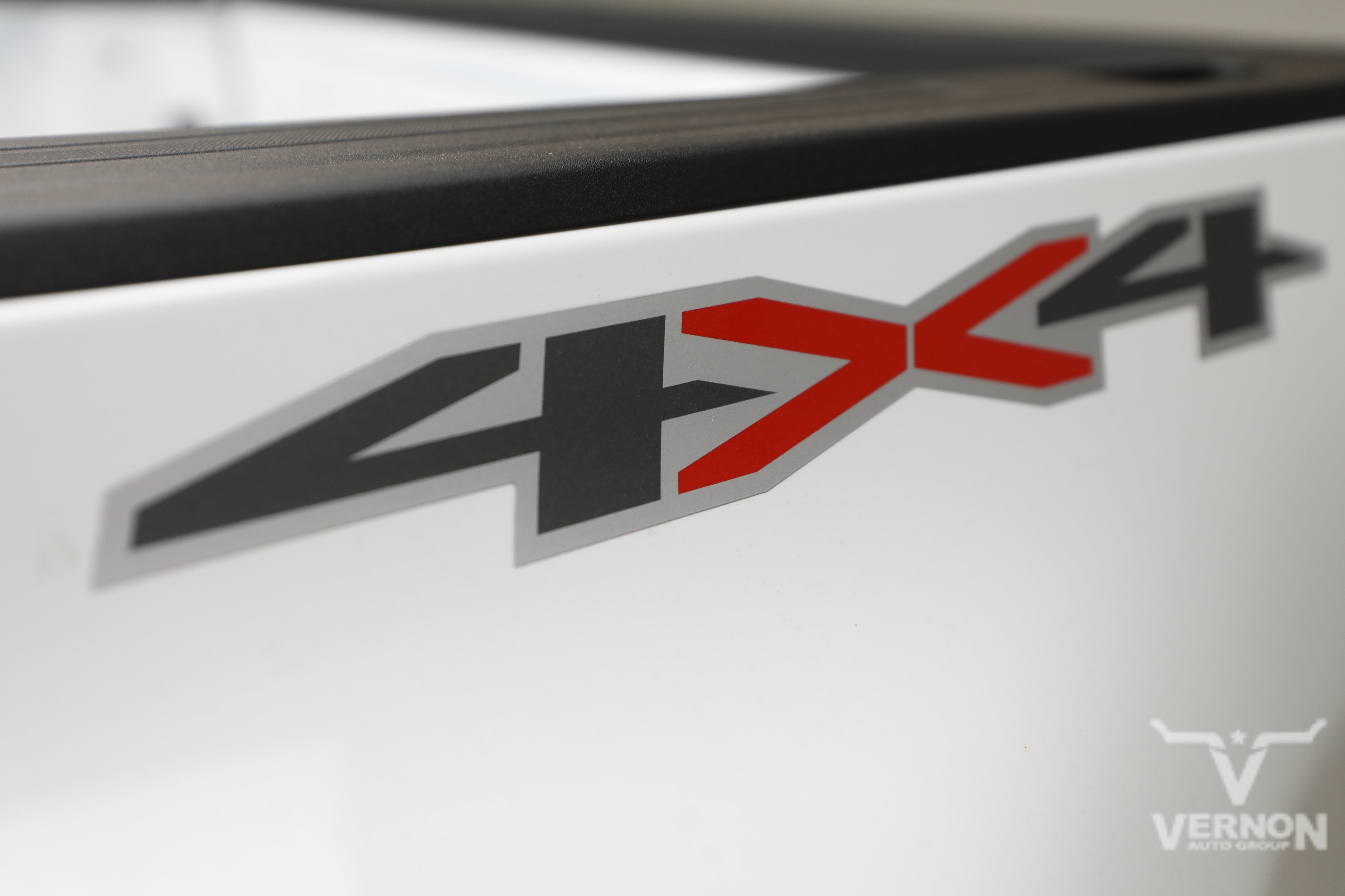 New 2026 Summit White Chevrolet N image 36