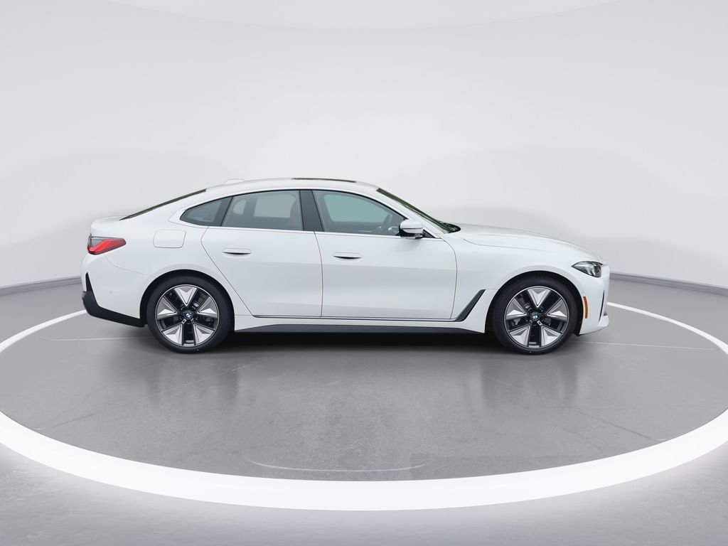 New 2026 White BMW xDrive40 image 9