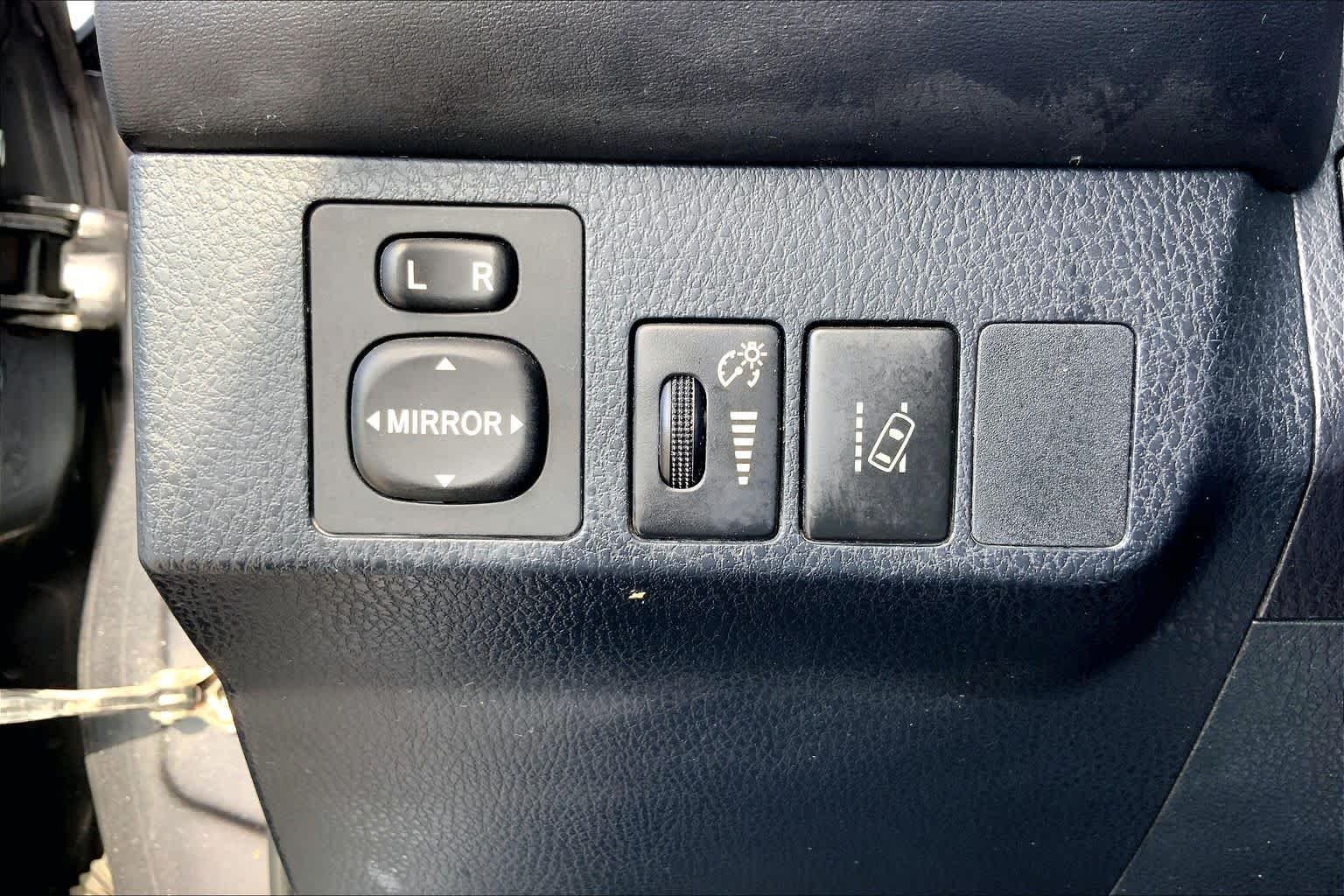Used 2017 Magnetic Gray Metallic Toyota XLE image 33