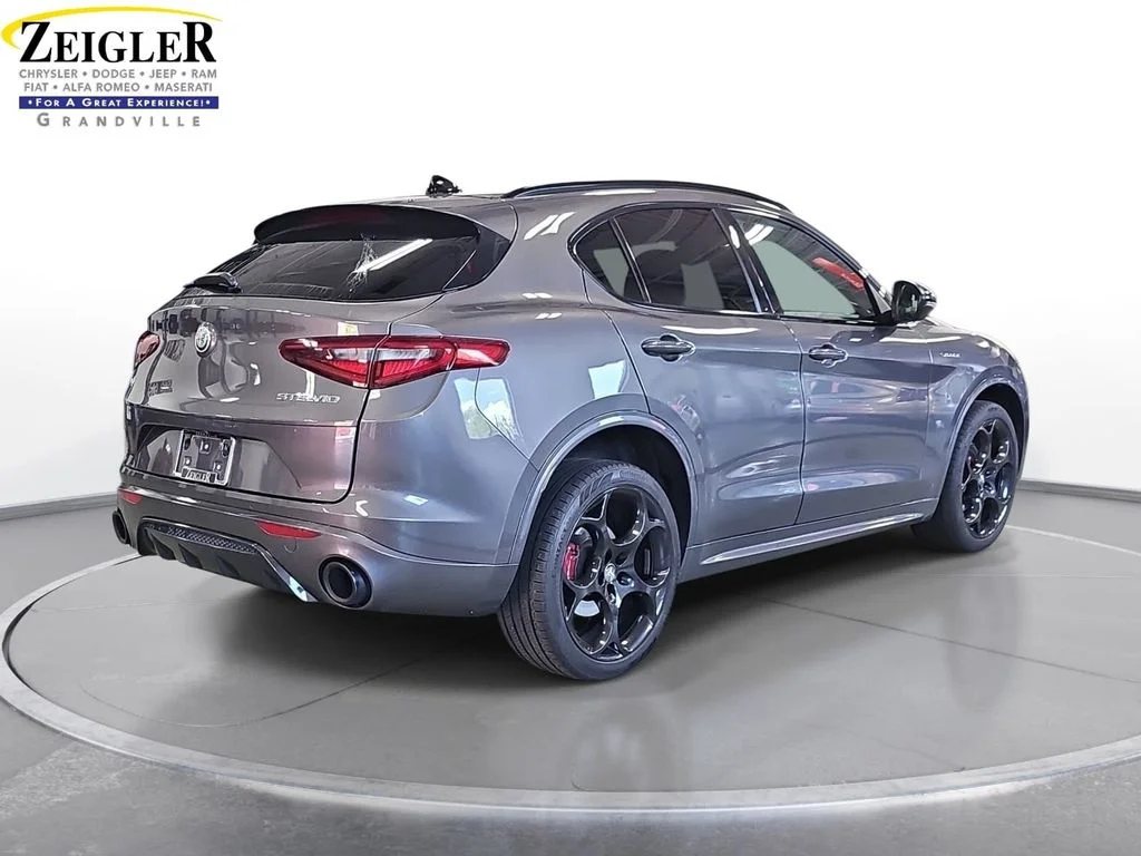 Used 2023 Gray Alfa Romeo Veloce image 5