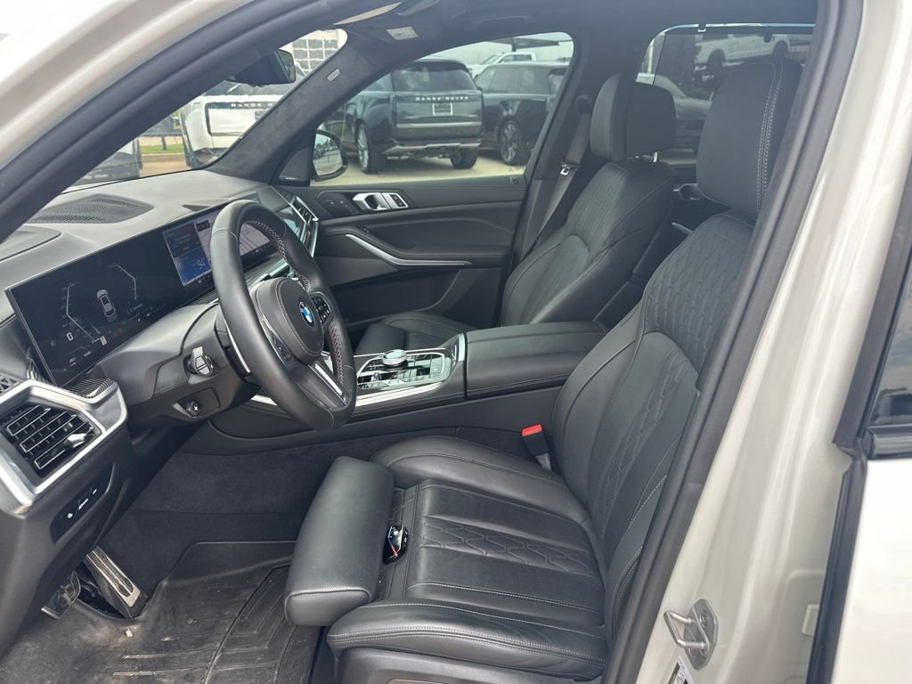 Used 2025 White BMW M60i image 8