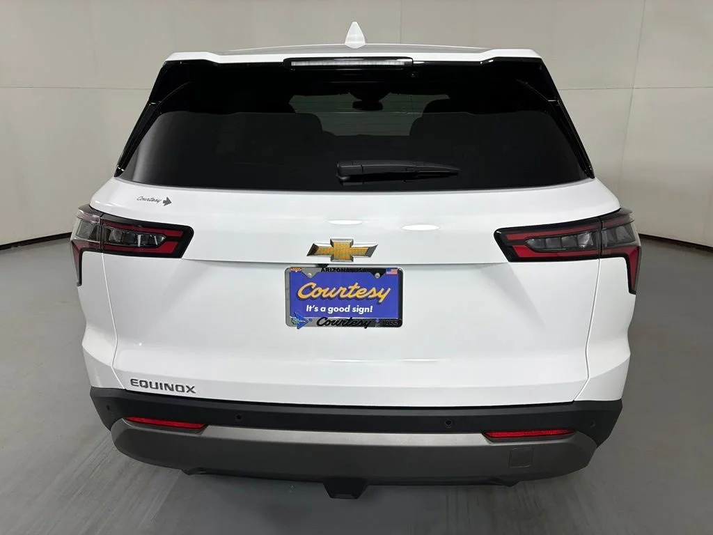 New 2027 Summit White Chevrolet LT image 10