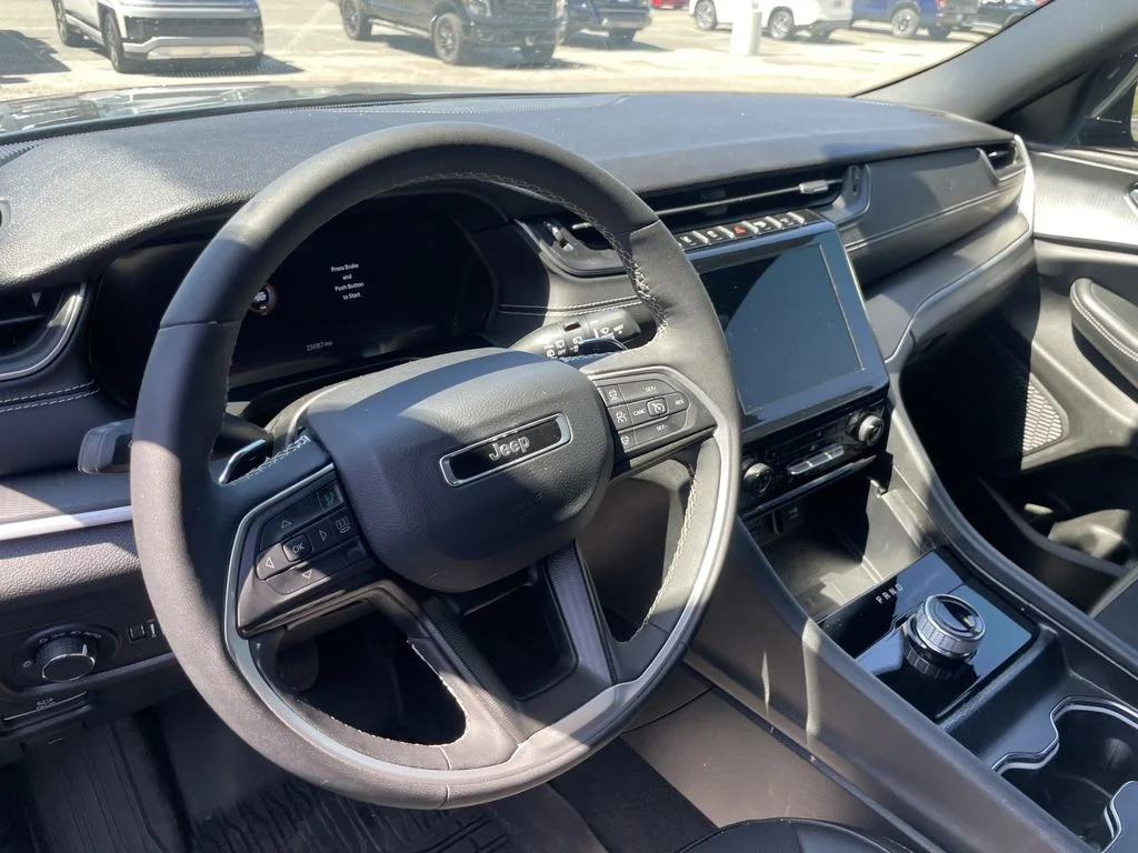 Used 2025 Black Jeep Altitude X image 19
