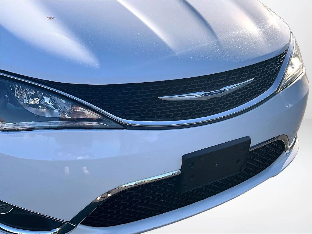 Used 2018 White Chrysler Limited image 26