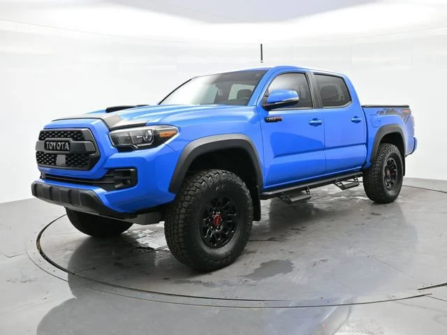 Used 2019 Voodoo Blue Toyota SR image 3