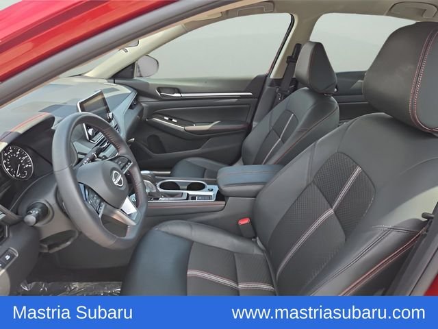 Used 2024 Scarlet Nissan 2.5 SR image 31