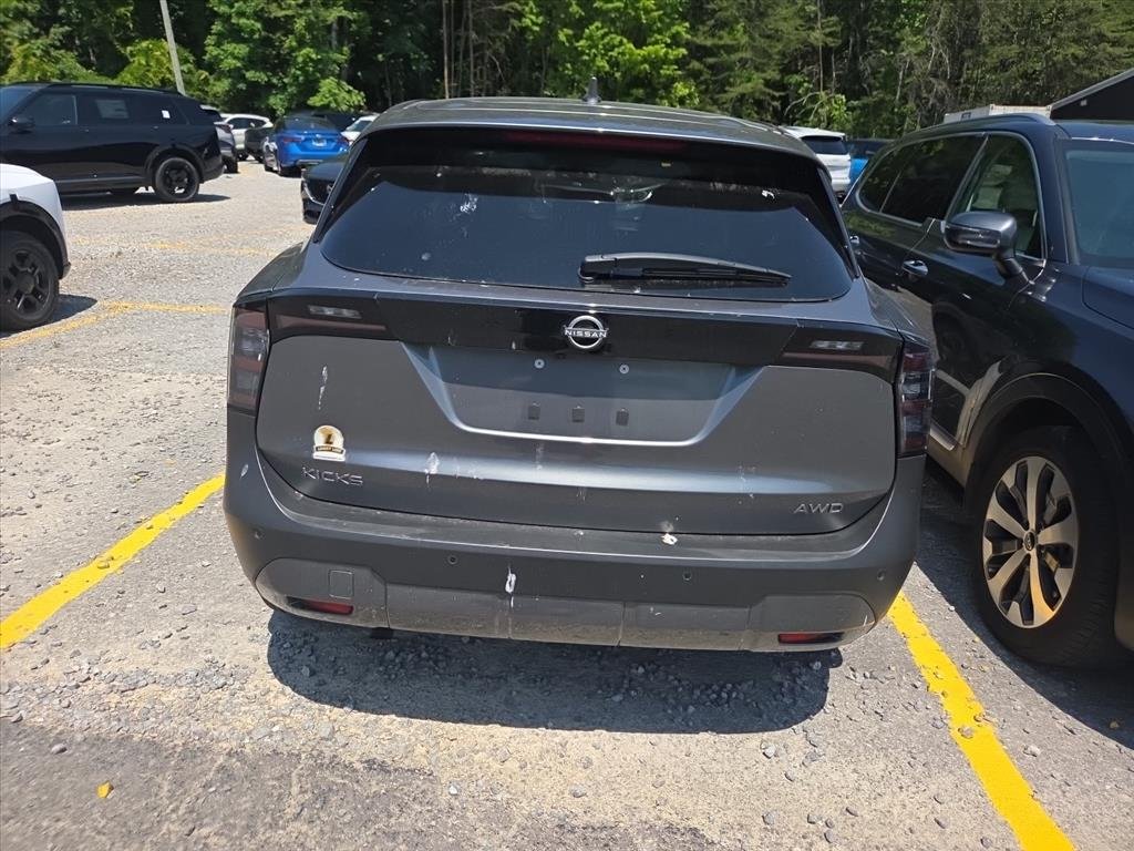 Used 2025 Gray Nissan SV image 5