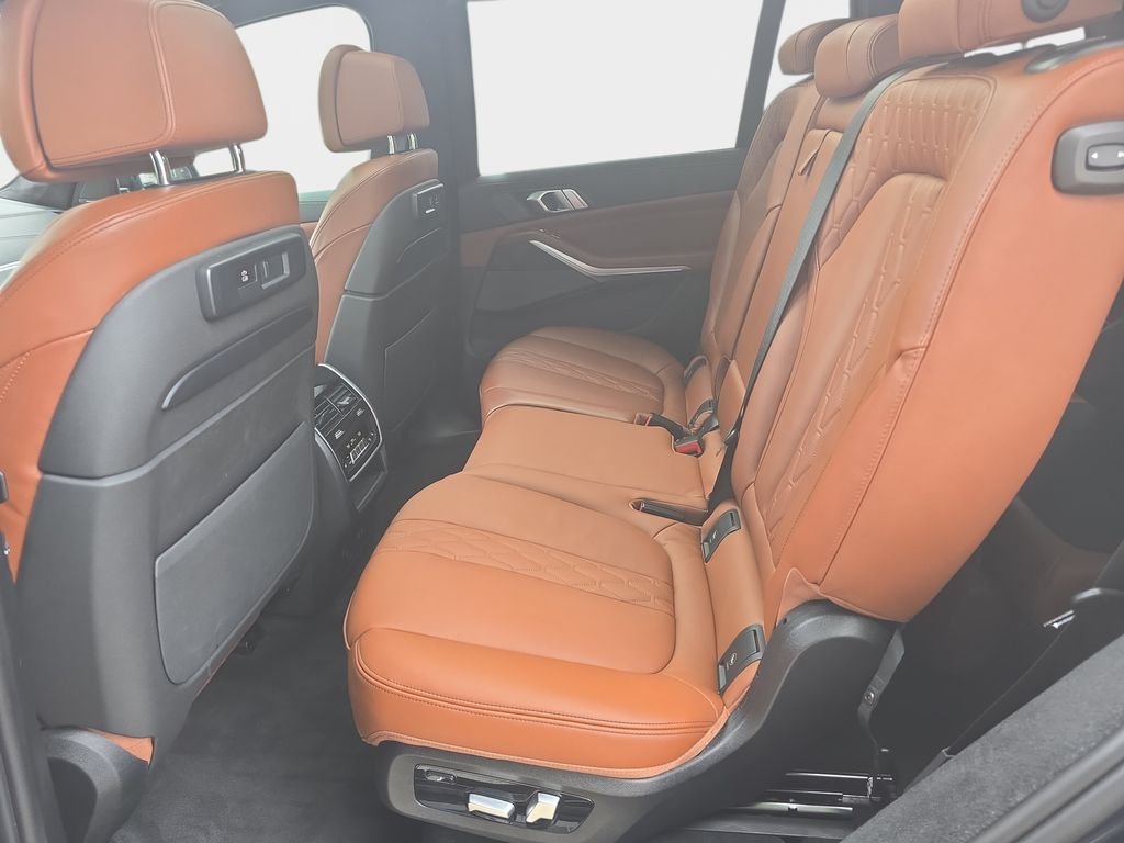 Used 2022 Arctic Grey Metallic BMW M50i image 27
