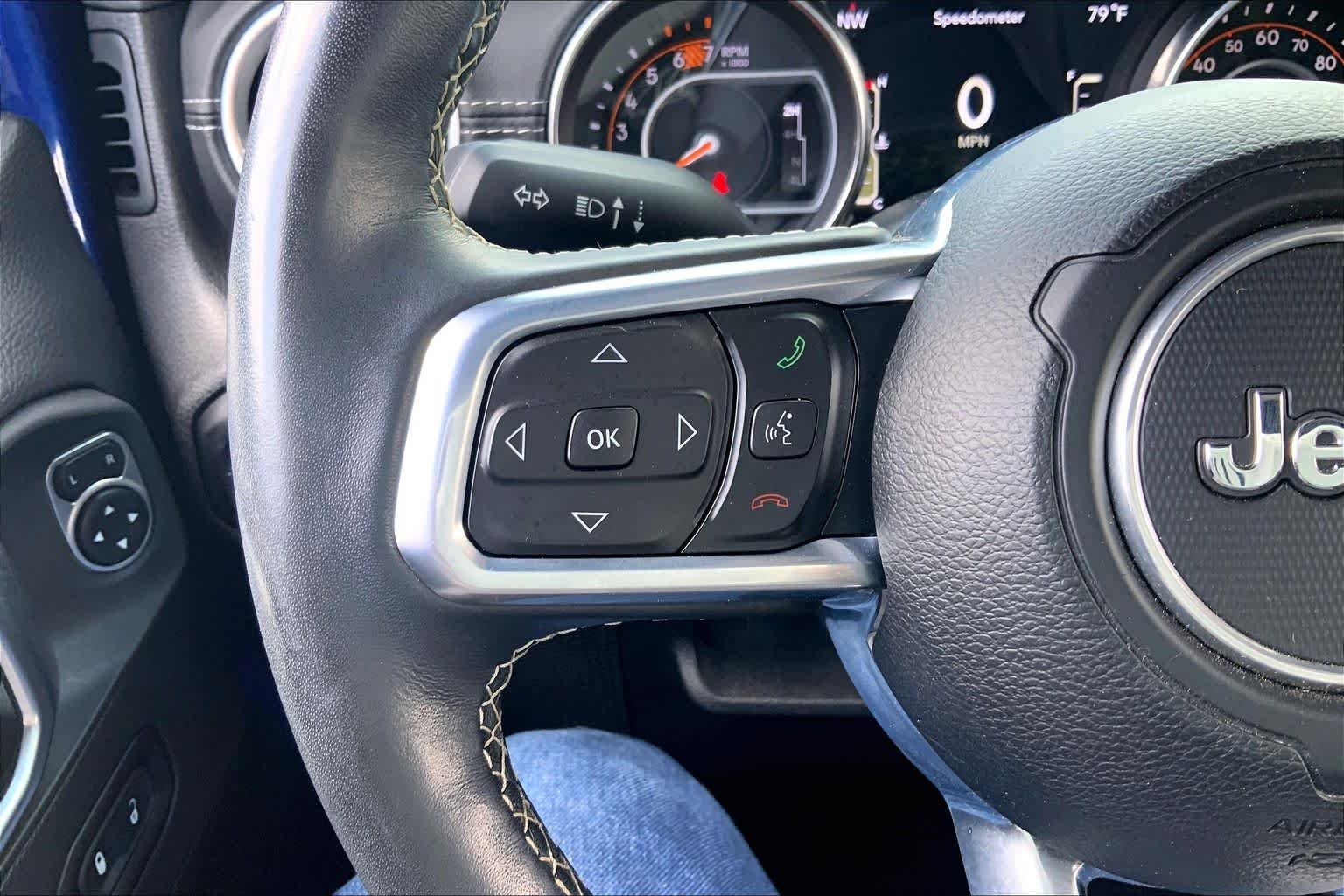 Used 2020 Ocean Blue Metallic Clearcoat Jeep Sahara image 24