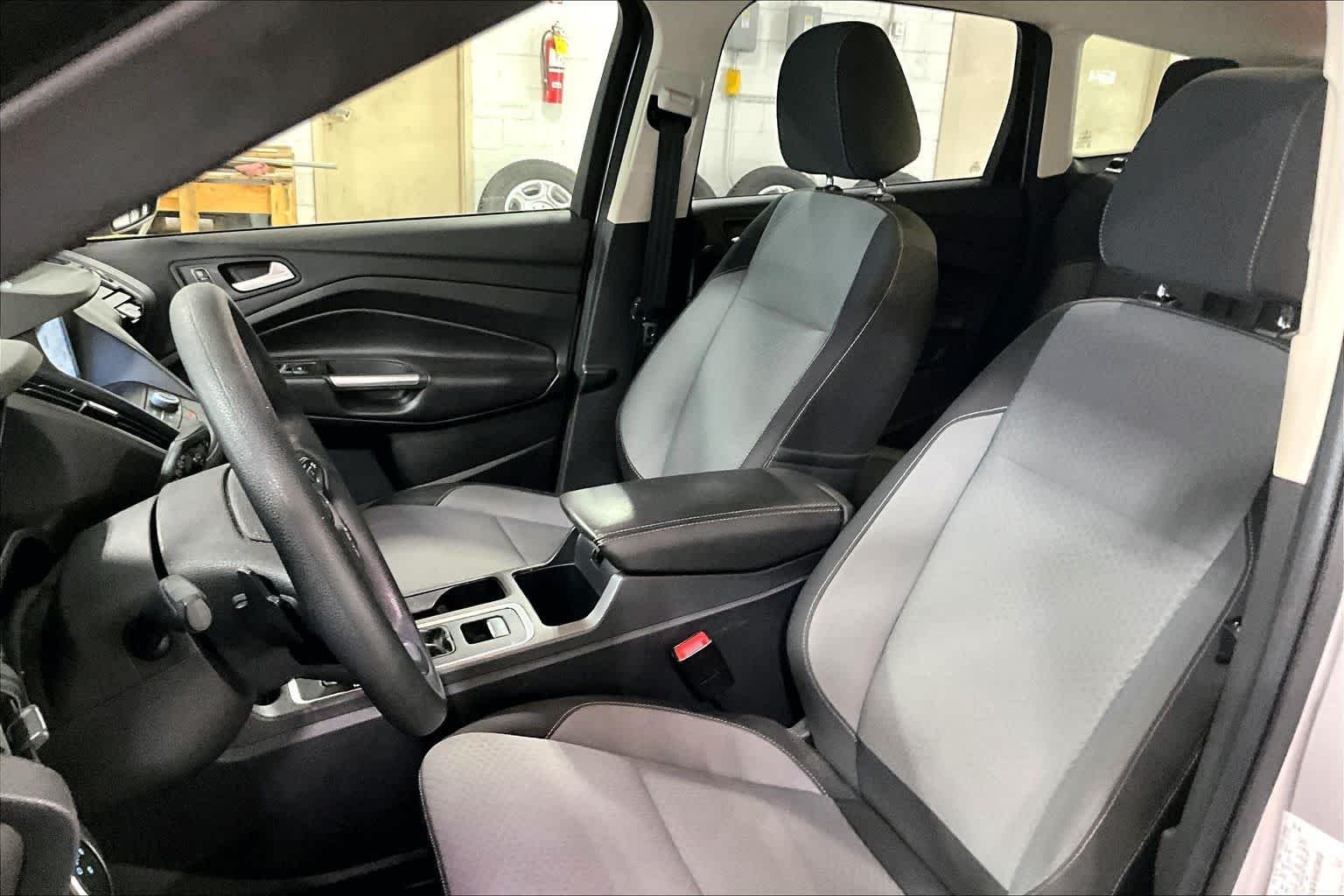Used 2017 Ingot Silver Metallic Ford SE image 8